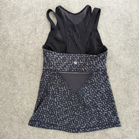 LULULEMON running in the city sheer detailed black tank top size 4 - Picture 8 of 14